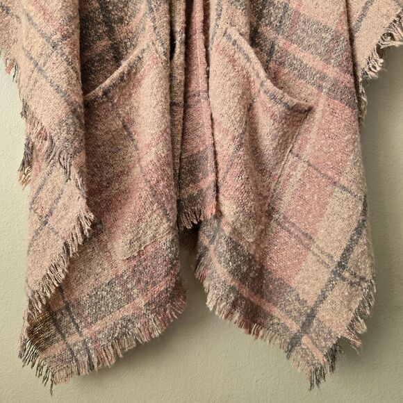 EMANUEL GERALDO Women Plaid Blanket Poncho Shawl Pockets Fluffy Knit Multi Color - Picture 3 of 10